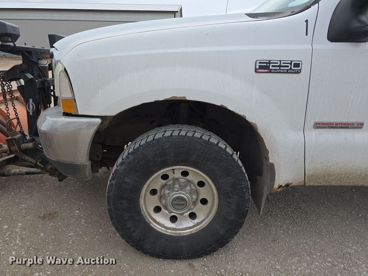 image for item DW3175 2004 Ford F250 Super Duty SuperCab pickup truck