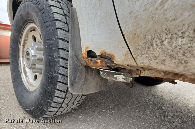 image for item DW3175 2004 Ford F250 Super Duty SuperCab pickup truck