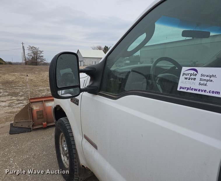 image for item DW3175 2004 Ford F250 Super Duty SuperCab pickup truck