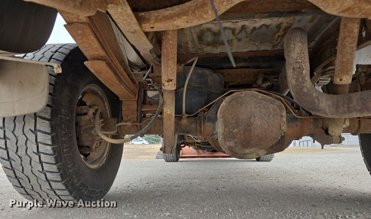 image for item DW3175 2004 Ford F250 Super Duty SuperCab pickup truck