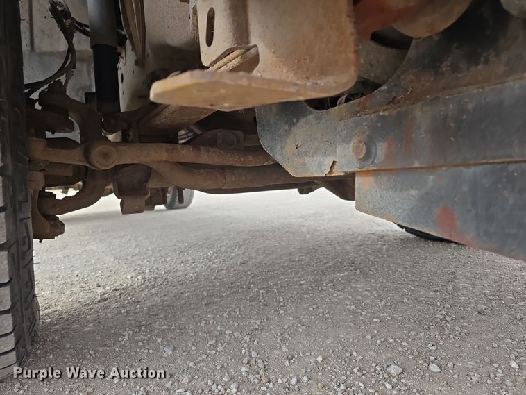 image for item DW3175 2004 Ford F250 Super Duty SuperCab pickup truck