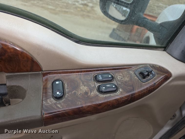 image for item DW3175 2004 Ford F250 Super Duty SuperCab pickup truck