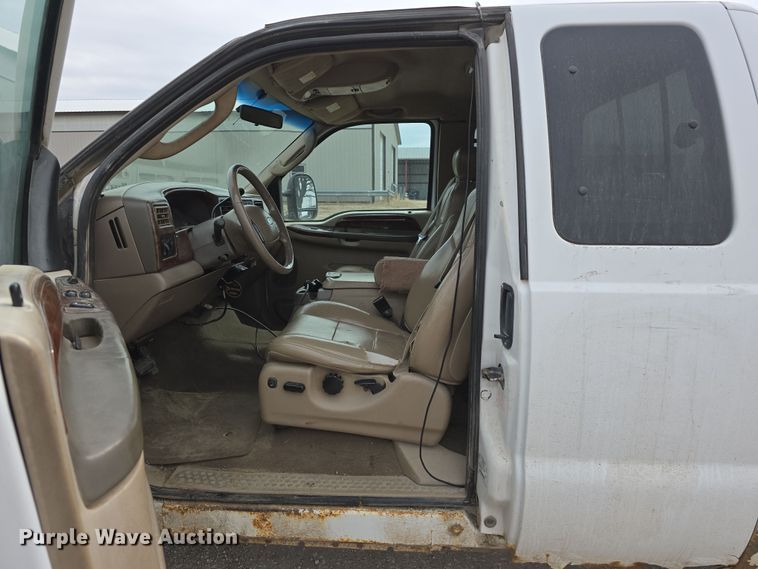image for item DW3175 2004 Ford F250 Super Duty SuperCab pickup truck