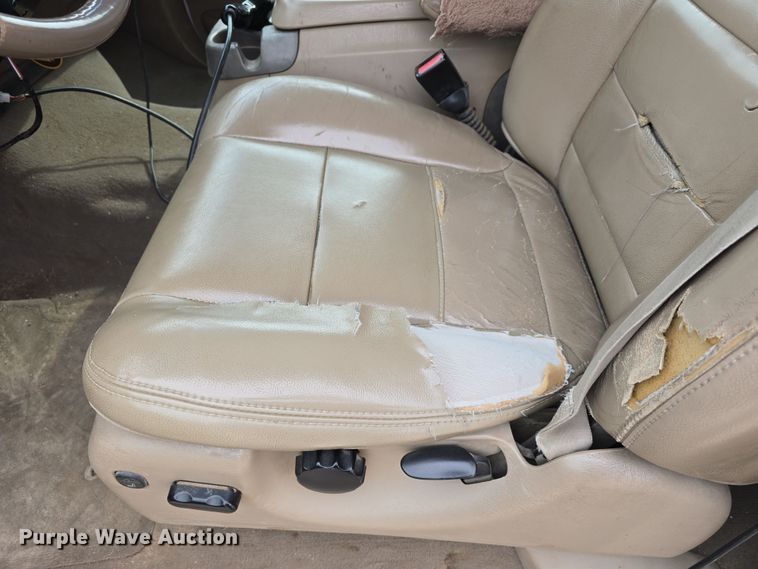 image for item DW3175 2004 Ford F250 Super Duty SuperCab pickup truck