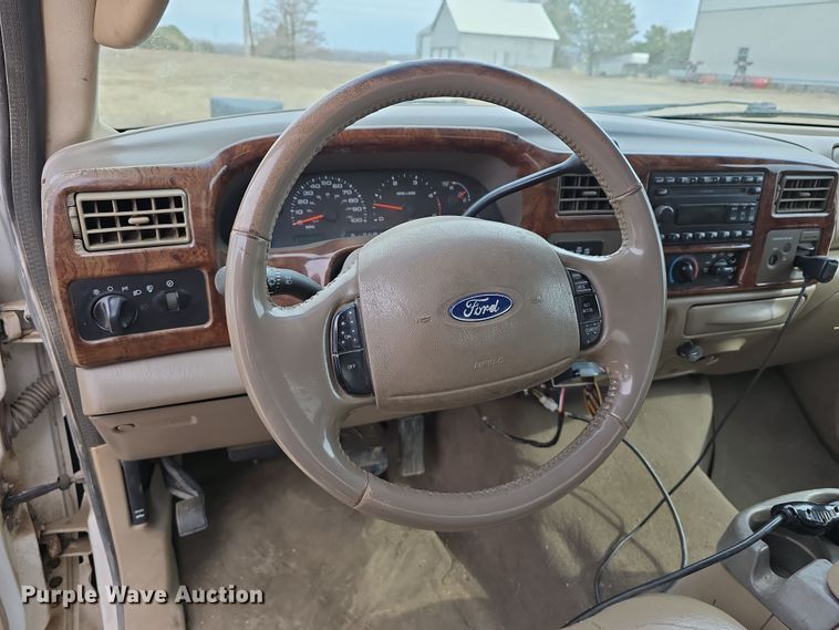 image for item DW3175 2004 Ford F250 Super Duty SuperCab pickup truck