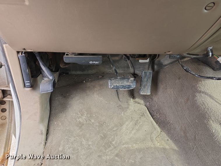 image for item DW3175 2004 Ford F250 Super Duty SuperCab pickup truck