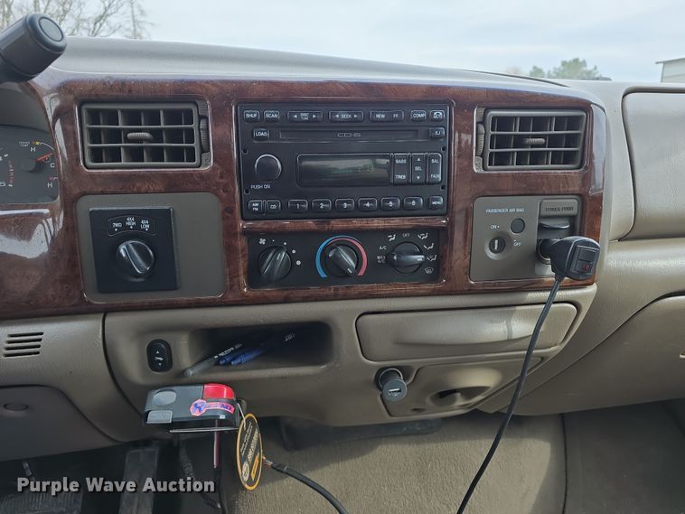 image for item DW3175 2004 Ford F250 Super Duty SuperCab pickup truck