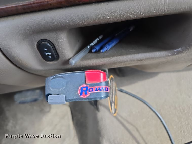 image for item DW3175 2004 Ford F250 Super Duty SuperCab pickup truck