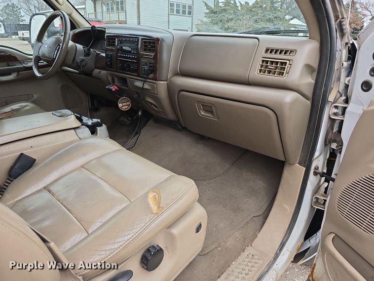 image for item DW3175 2004 Ford F250 Super Duty SuperCab pickup truck