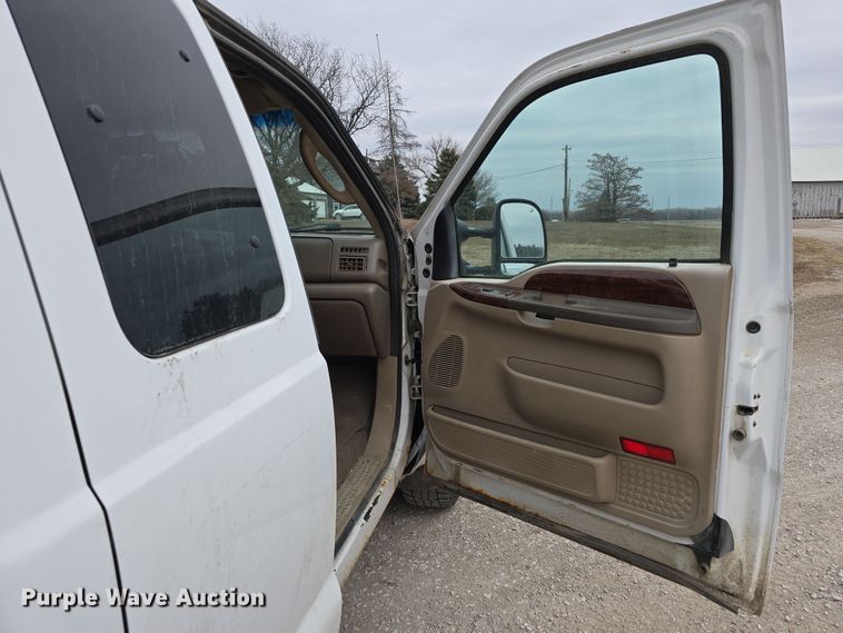 image for item DW3175 2004 Ford F250 Super Duty SuperCab pickup truck