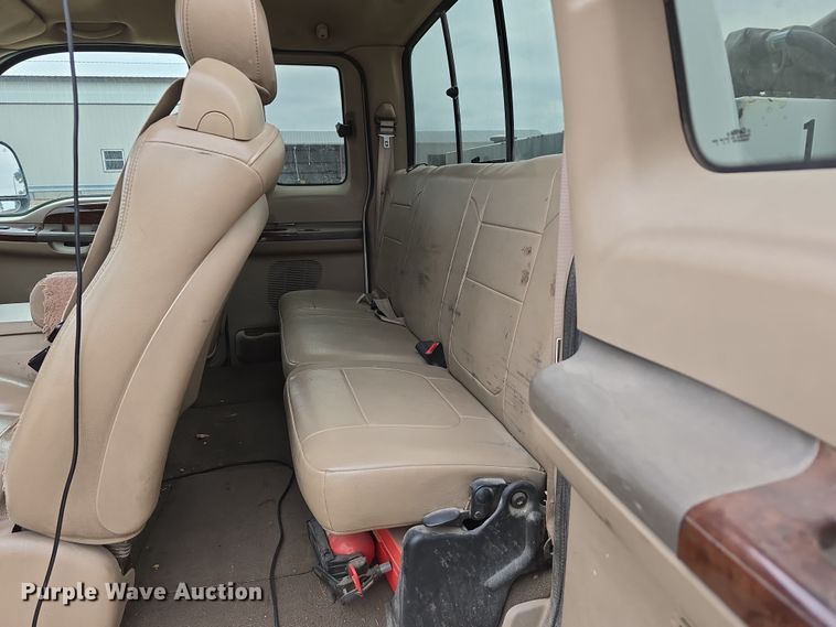 image for item DW3175 2004 Ford F250 Super Duty SuperCab pickup truck