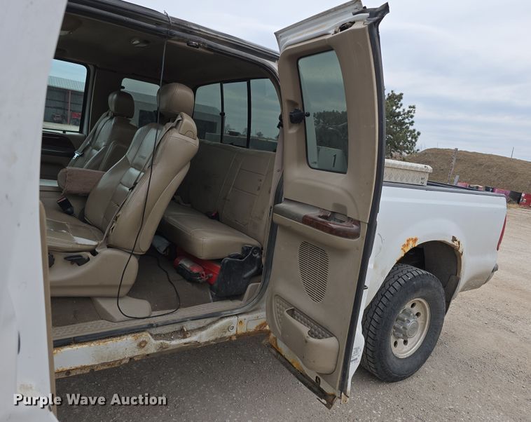 image for item DW3175 2004 Ford F250 Super Duty SuperCab pickup truck