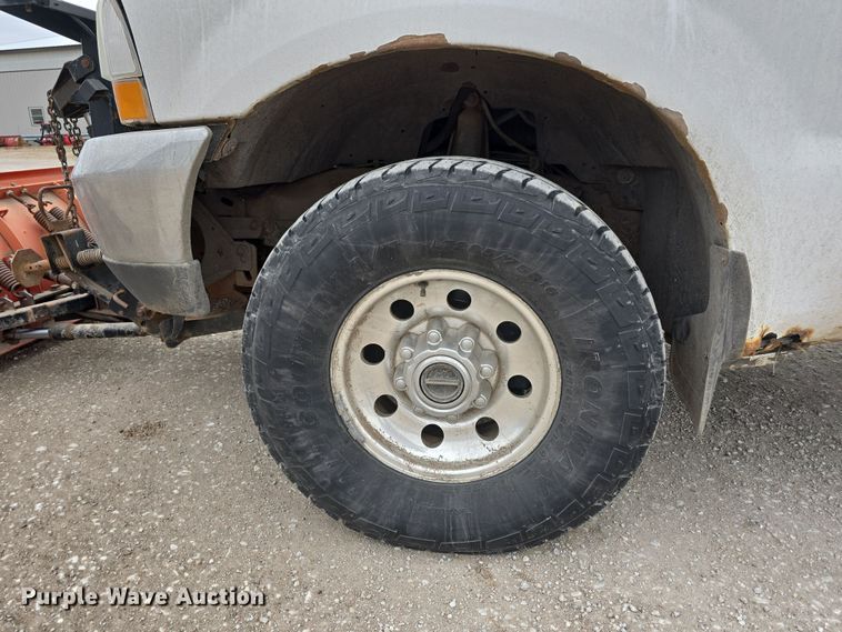 image for item DW3175 2004 Ford F250 Super Duty SuperCab pickup truck