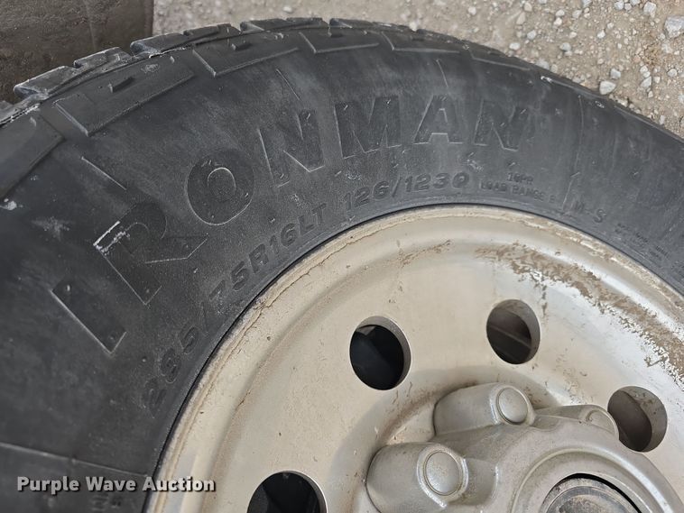 image for item DW3175 2004 Ford F250 Super Duty SuperCab pickup truck