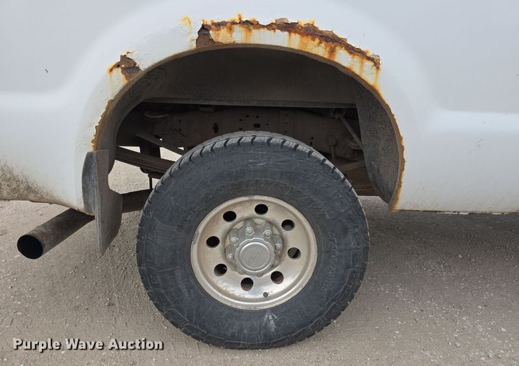 image for item DW3175 2004 Ford F250 Super Duty SuperCab pickup truck