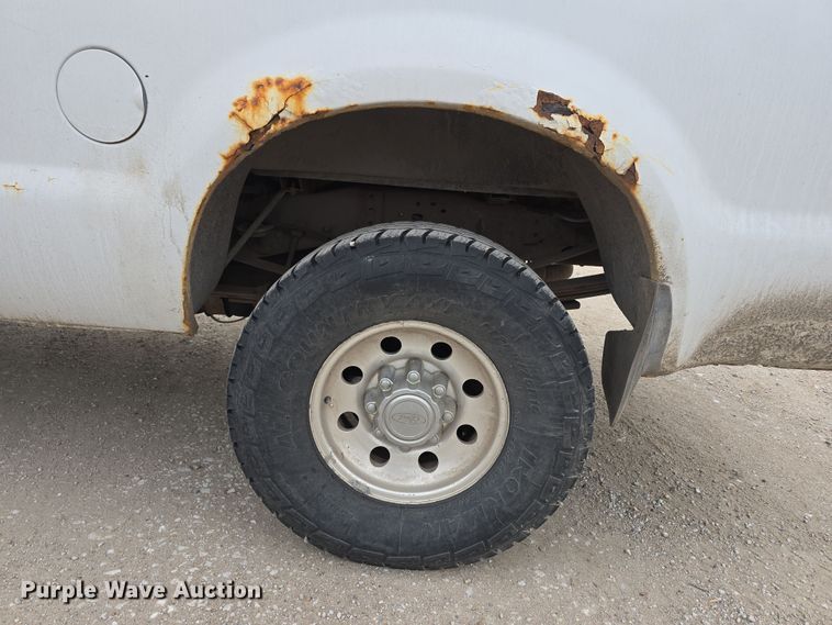 image for item DW3175 2004 Ford F250 Super Duty SuperCab pickup truck
