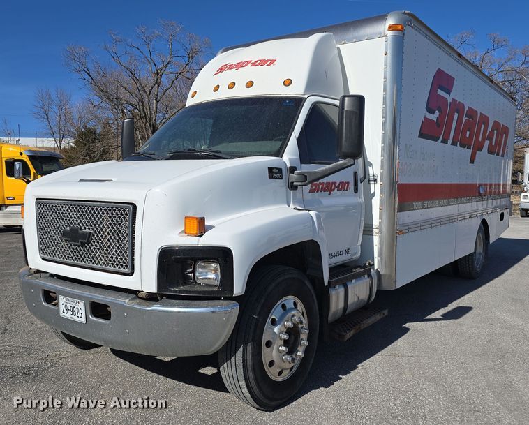 image for item DW3211 2007 Chevrolet C7500 delivery truck