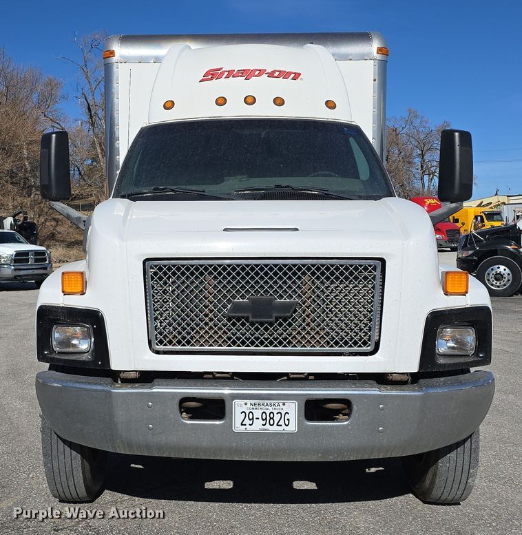 image for item DW3211 2007 Chevrolet C7500 delivery truck