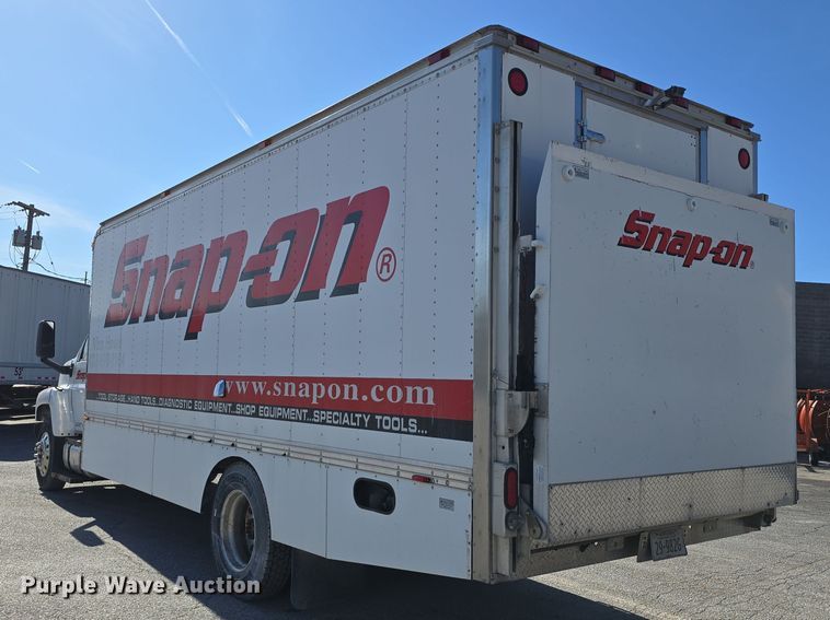 image for item DW3211 2007 Chevrolet C7500 delivery truck