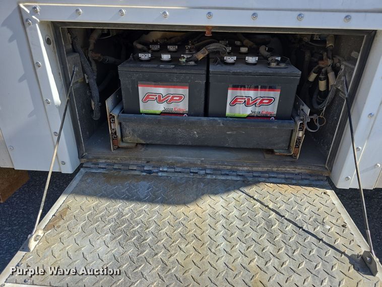 image for item DW3211 2007 Chevrolet C7500 delivery truck