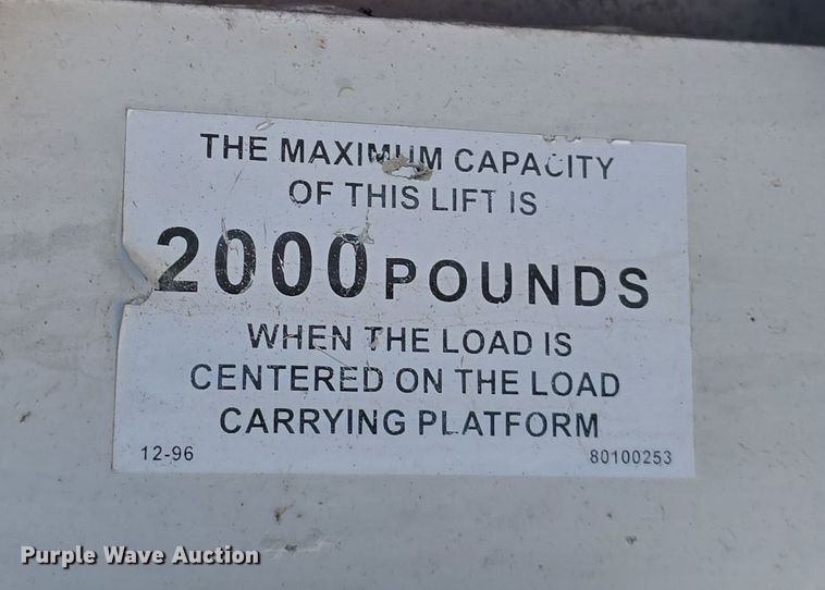 image for item DW3211 2007 Chevrolet C7500 delivery truck