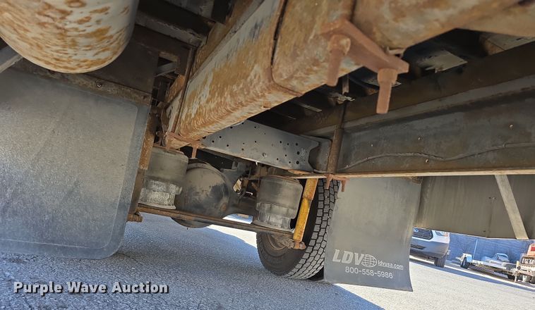 image for item DW3211 2007 Chevrolet C7500 delivery truck