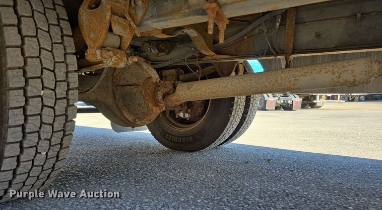 image for item DW3211 2007 Chevrolet C7500 delivery truck