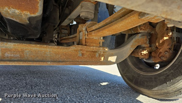 image for item DW3211 2007 Chevrolet C7500 delivery truck