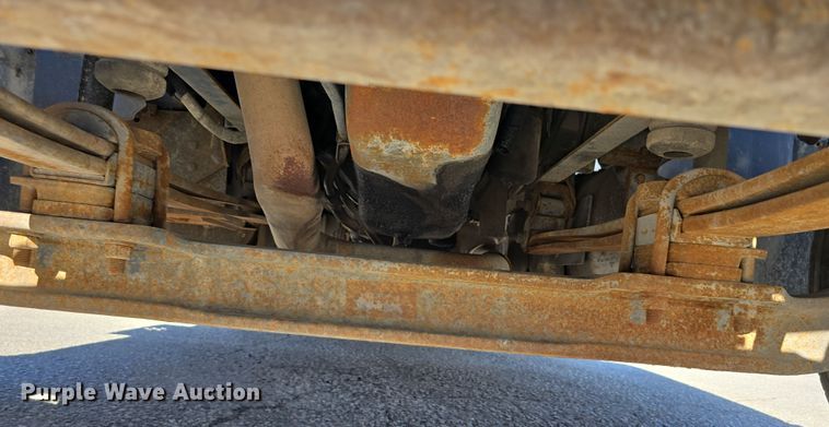 image for item DW3211 2007 Chevrolet C7500 delivery truck