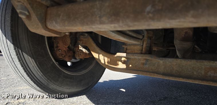 image for item DW3211 2007 Chevrolet C7500 delivery truck