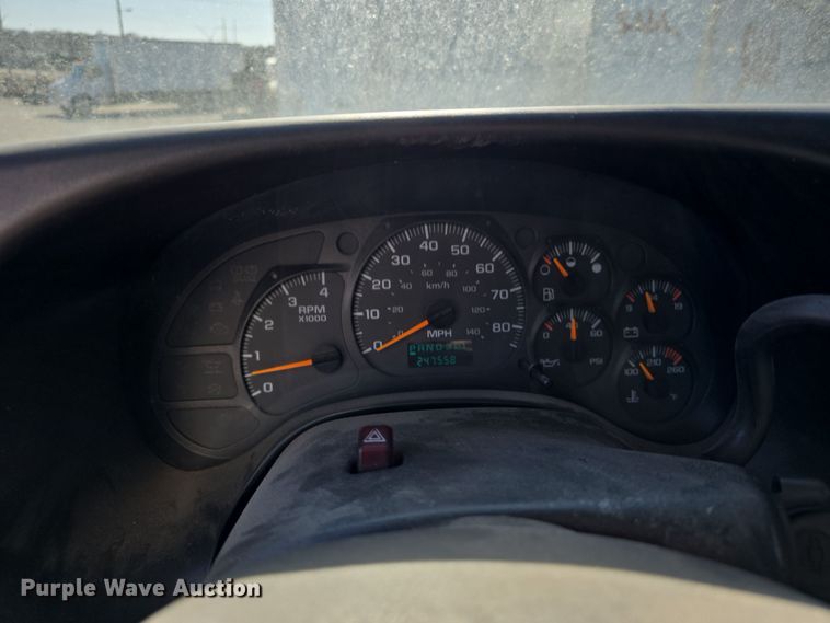 image for item DW3211 2007 Chevrolet C7500 delivery truck