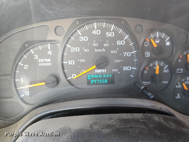 image for item DW3211 2007 Chevrolet C7500 delivery truck