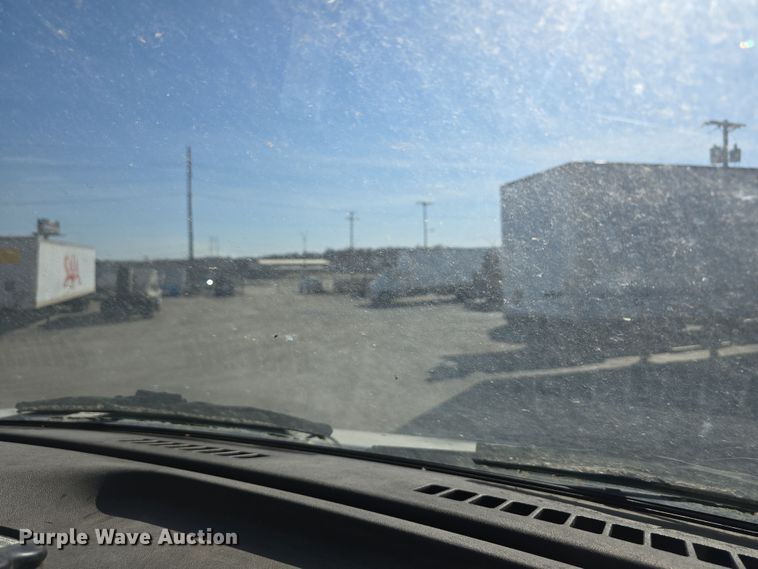 image for item DW3211 2007 Chevrolet C7500 delivery truck