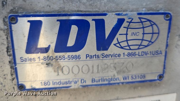 image for item DW3211 2007 Chevrolet C7500 delivery truck