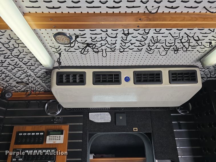 image for item DW3211 2007 Chevrolet C7500 delivery truck