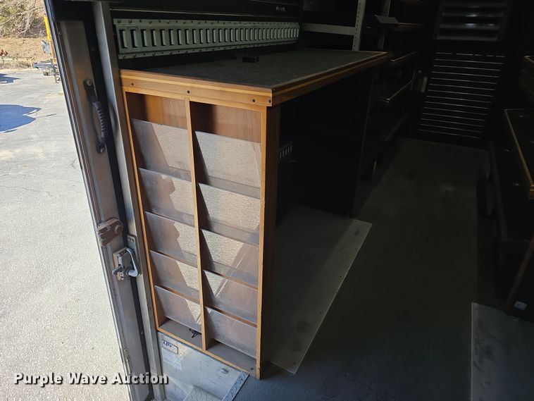 image for item DW3211 2007 Chevrolet C7500 delivery truck