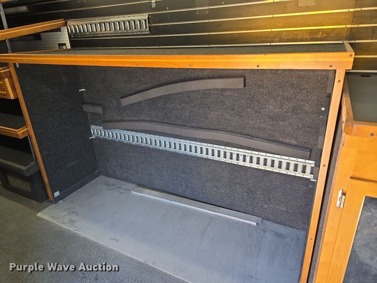 image for item DW3211 2007 Chevrolet C7500 delivery truck