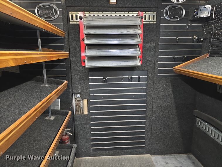 image for item DW3211 2007 Chevrolet C7500 delivery truck