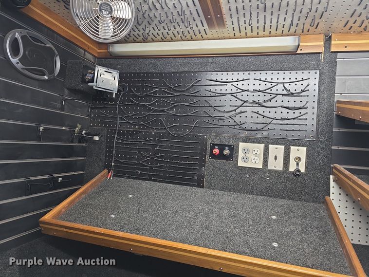 image for item DW3211 2007 Chevrolet C7500 delivery truck