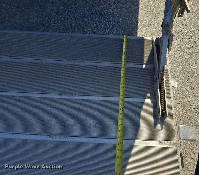 image for item DW3211 2007 Chevrolet C7500 delivery truck