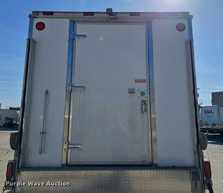 image for item DW3211 2007 Chevrolet C7500 delivery truck