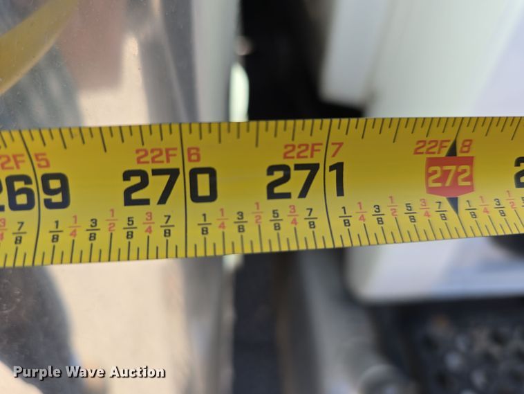 image for item DW3211 2007 Chevrolet C7500 delivery truck