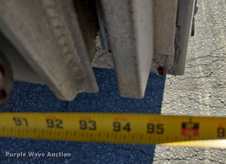 image for item DW3211 2007 Chevrolet C7500 delivery truck