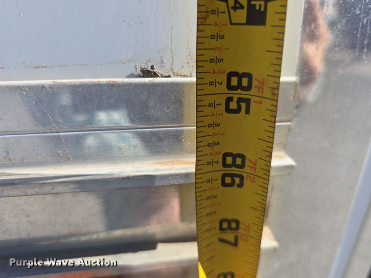 image for item DW3211 2007 Chevrolet C7500 delivery truck