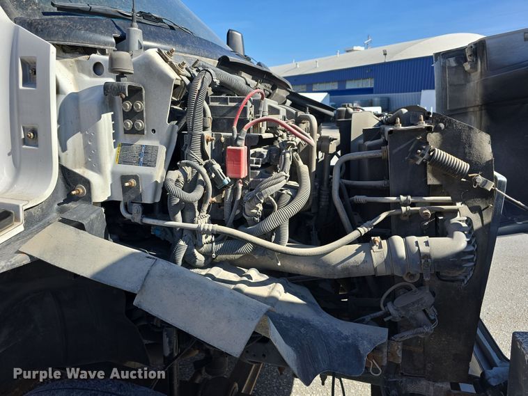 image for item DW3211 2007 Chevrolet C7500 delivery truck