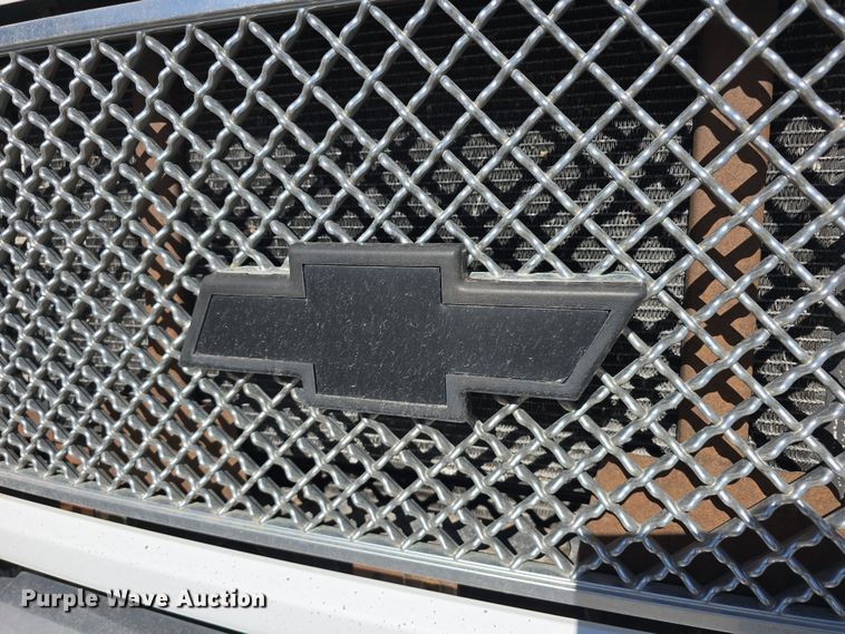 image for item DW3211 2007 Chevrolet C7500 delivery truck