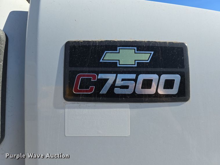 image for item DW3211 2007 Chevrolet C7500 delivery truck