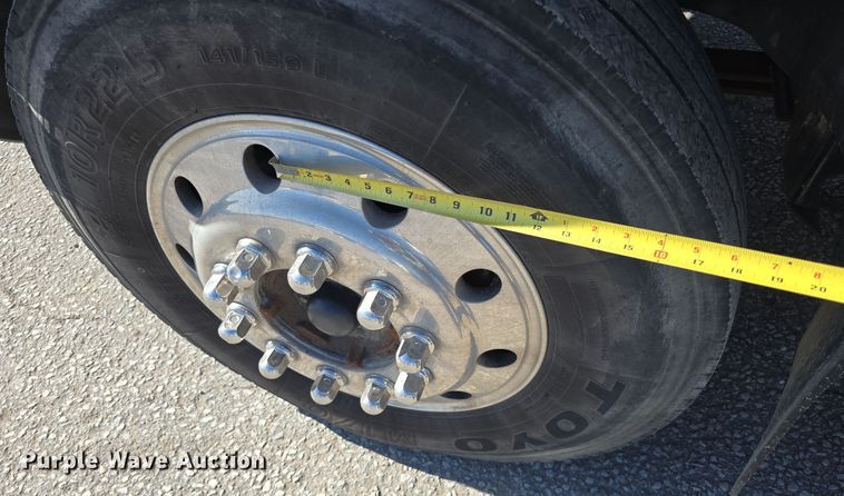 image for item DW3211 2007 Chevrolet C7500 delivery truck