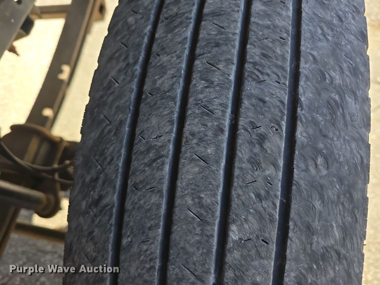 image for item DW3211 2007 Chevrolet C7500 delivery truck