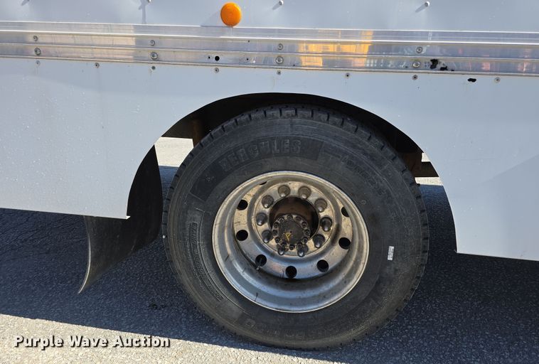 image for item DW3211 2007 Chevrolet C7500 delivery truck